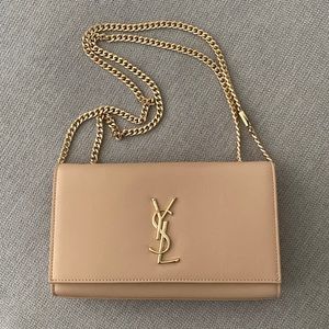 MEDIUM KATE BAG IN GRAIN DE POUDRE EMBOSSED LEATHER